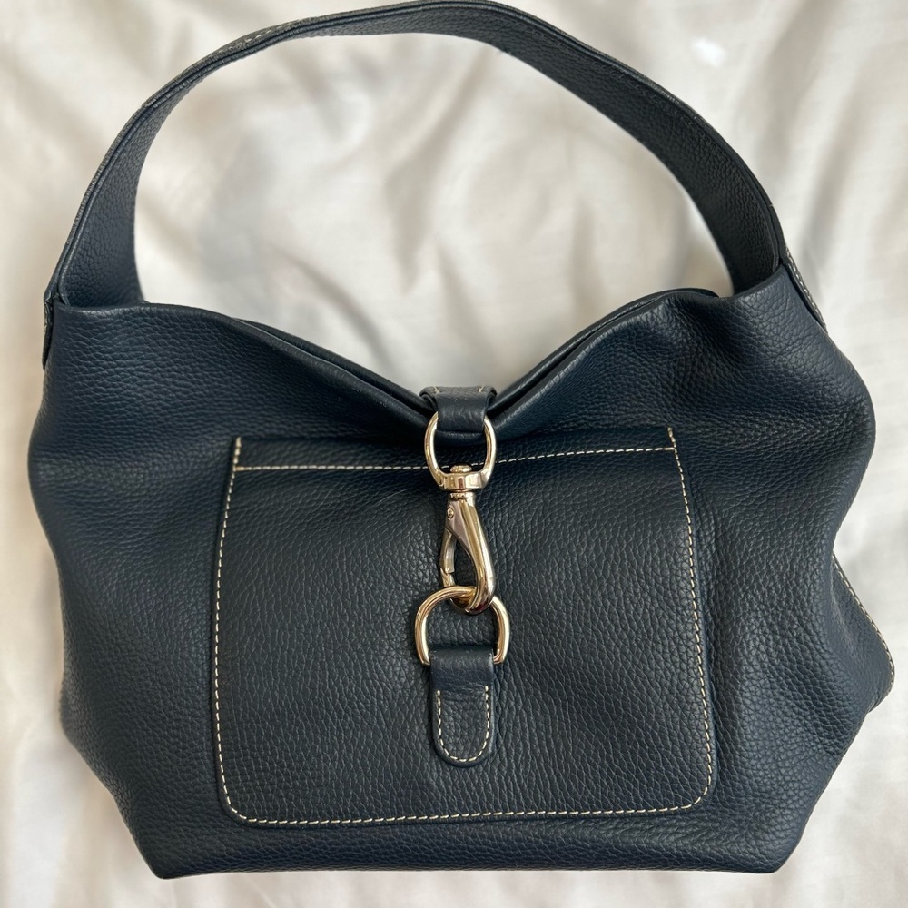EUC Dooney and Bourke Pebbled Leather Lock Sac